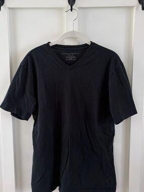Banana Republic Men’s Black V-Neck T-Shirt | Size Medium | Classic Cotton Tee